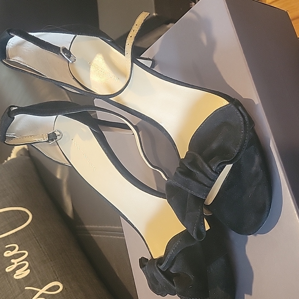 Ann Taylor open toe sandal